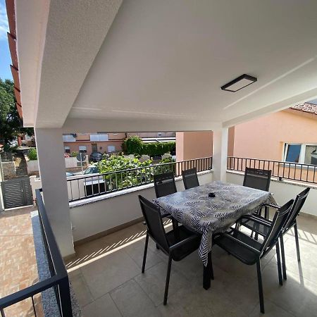 Family Beach Apartments เปโรย ภายนอก รูปภาพ
