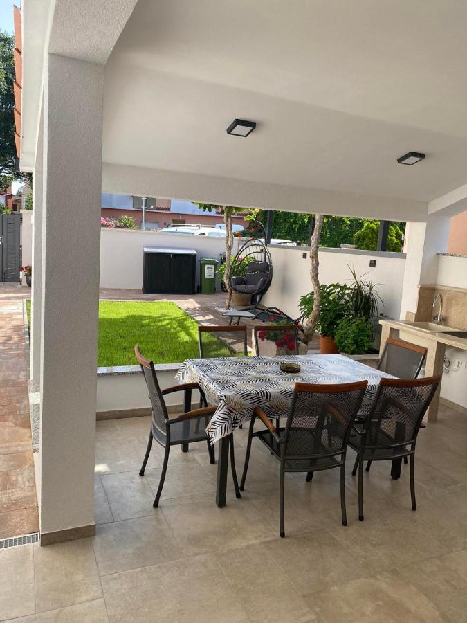 Family Beach Apartments เปโรย ภายนอก รูปภาพ