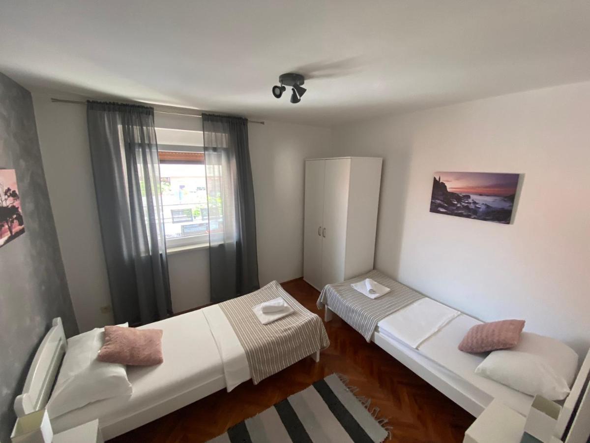 Family Beach Apartments เปโรย ภายนอก รูปภาพ