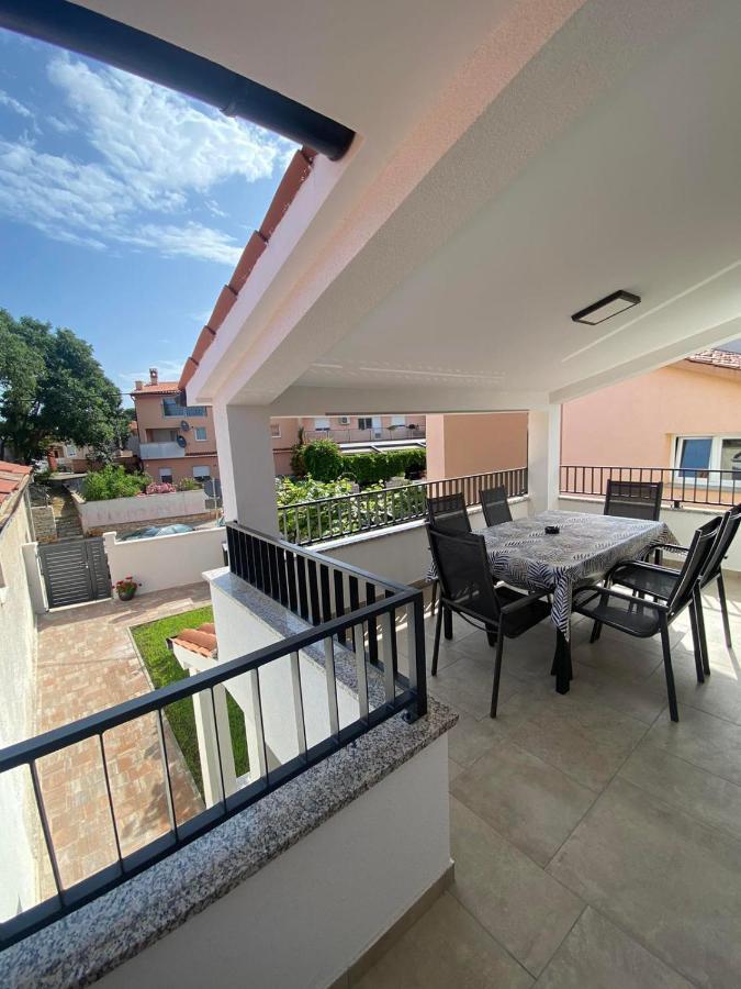 Family Beach Apartments เปโรย ภายนอก รูปภาพ