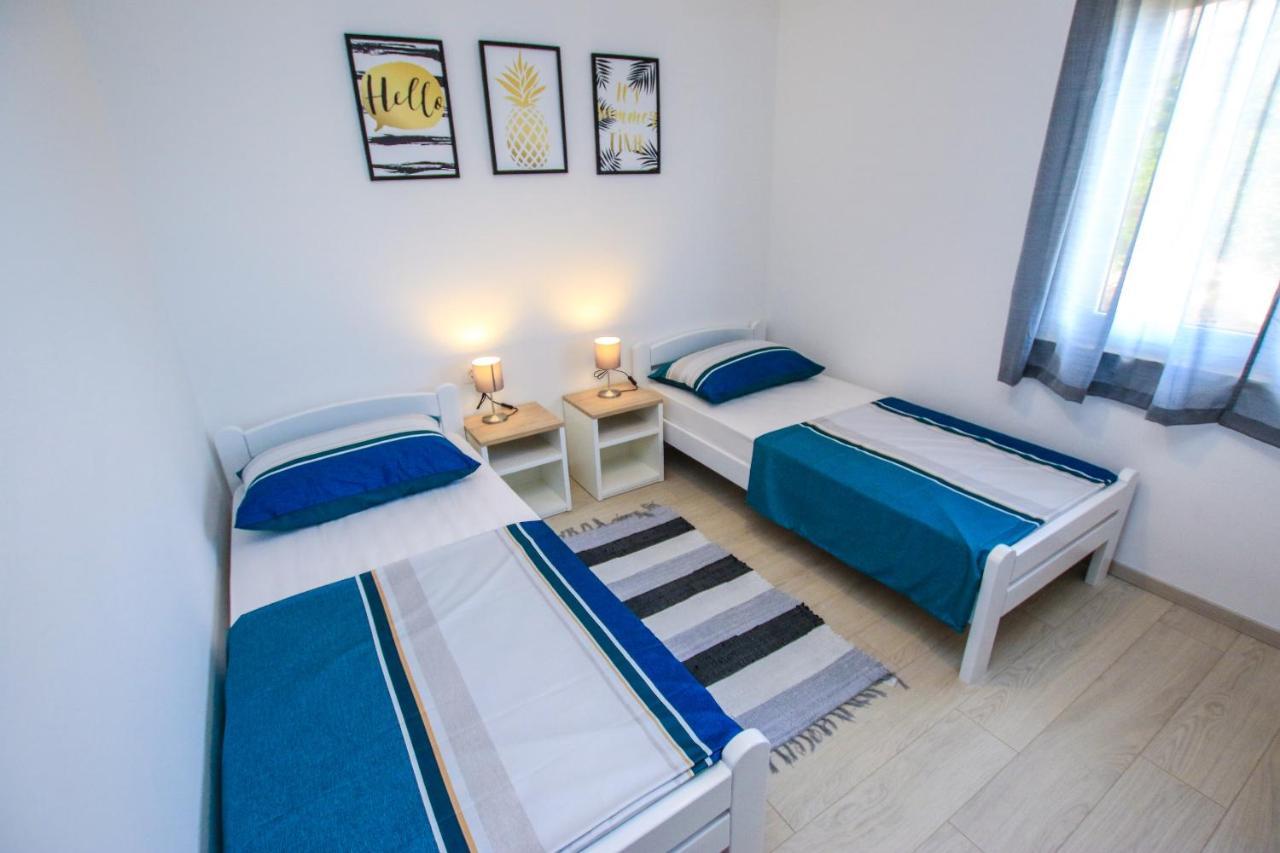 Family Beach Apartments เปโรย ภายนอก รูปภาพ