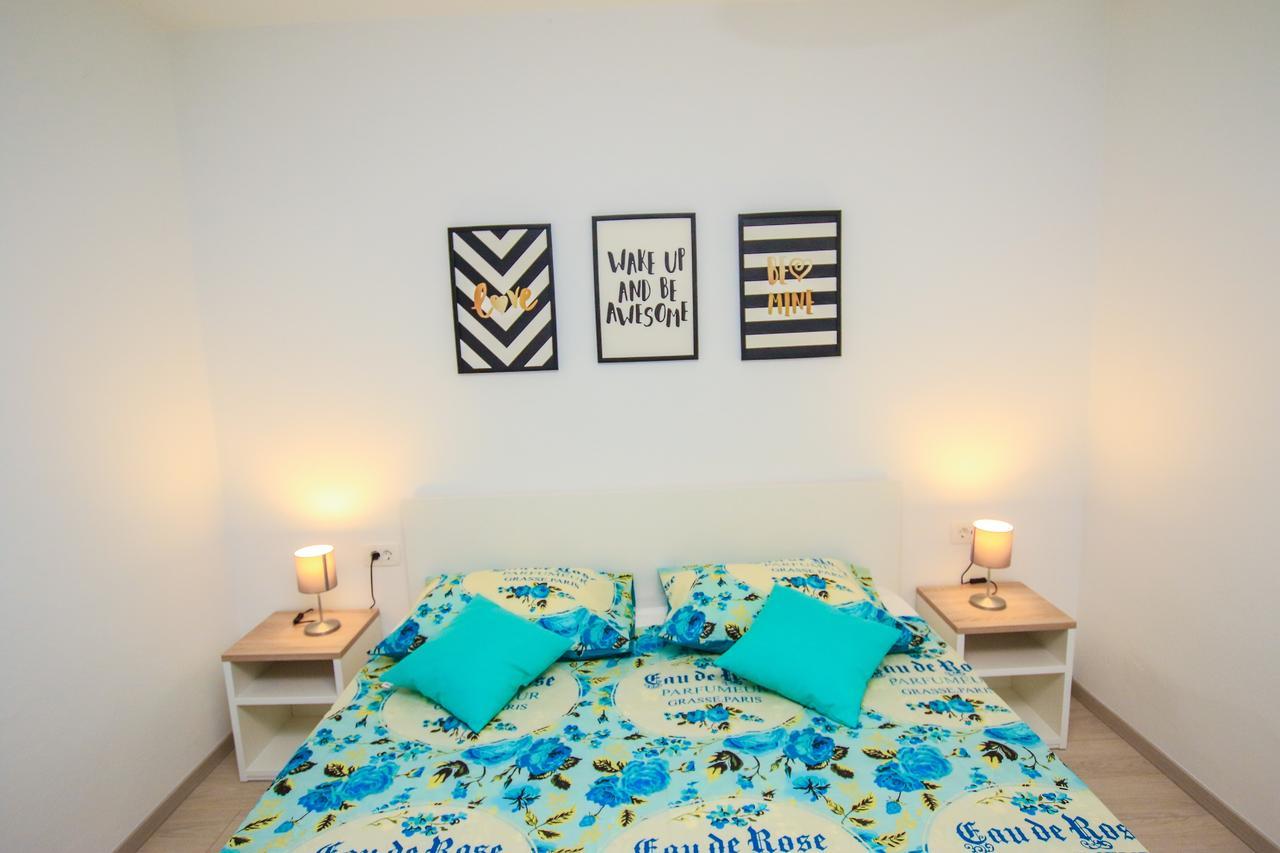 Family Beach Apartments เปโรย ภายนอก รูปภาพ