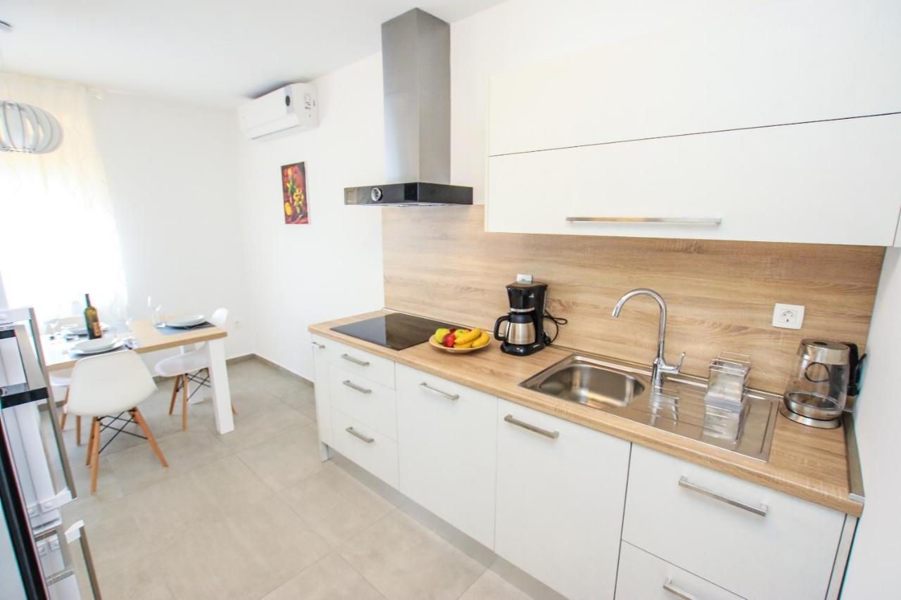 Family Beach Apartments เปโรย ภายนอก รูปภาพ