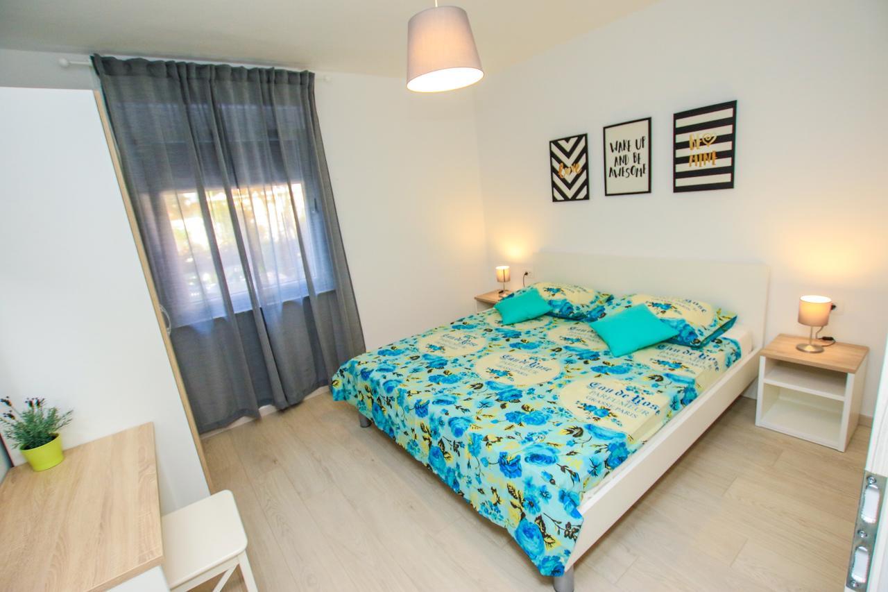 Family Beach Apartments เปโรย ภายนอก รูปภาพ