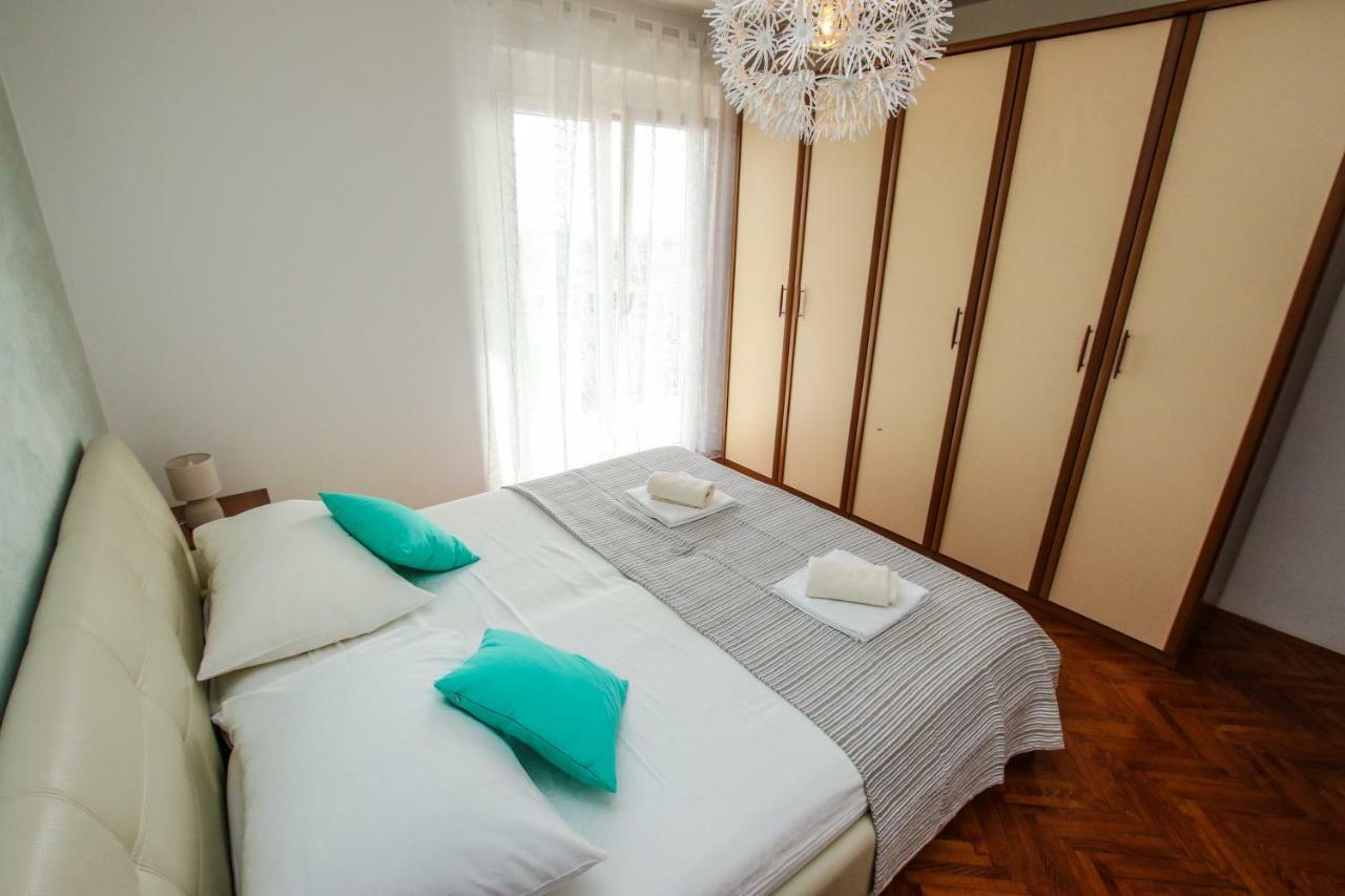 Family Beach Apartments เปโรย ภายนอก รูปภาพ